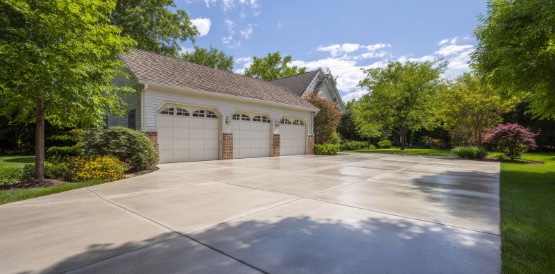 Driveway with Decorative Finishes